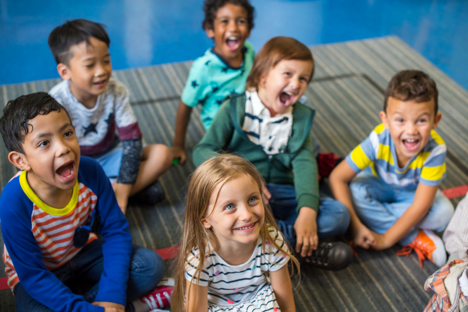 Enfants heureux chez leur assistante maternelle